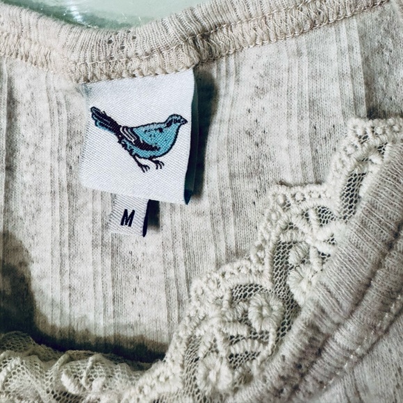 Super Cute Beige Lace Ruffle Camisole - Picture 7 of 9